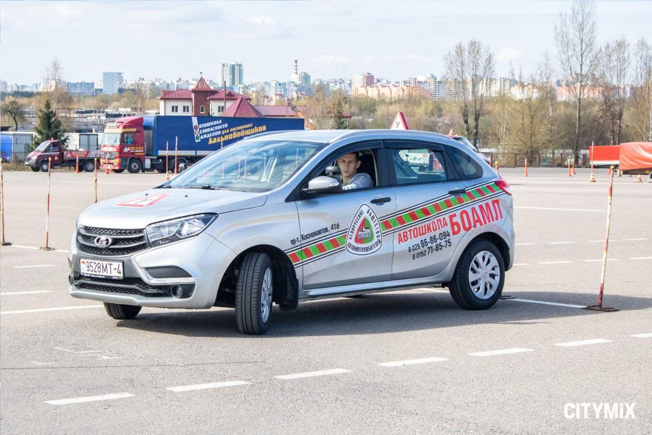 Учебный автомобиль автошколы БОАМЛ